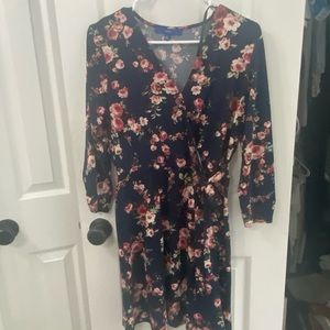 Apt 9 women’s size medium navy floral tie waist dress excellent condition